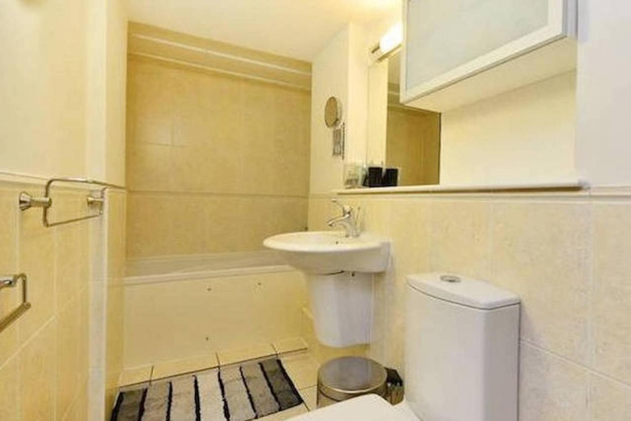 Central 2-Bed, 2-Bath Sanctuary Near Holborn Station, Covent Garden & West End London Exterior photo